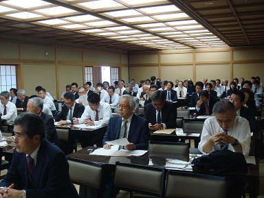 会場